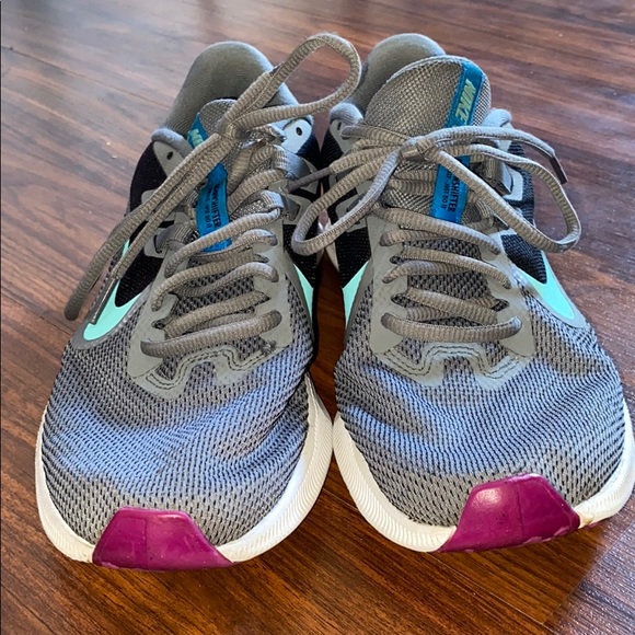 Nike Woman’s Shoes - Picture 6 of 6